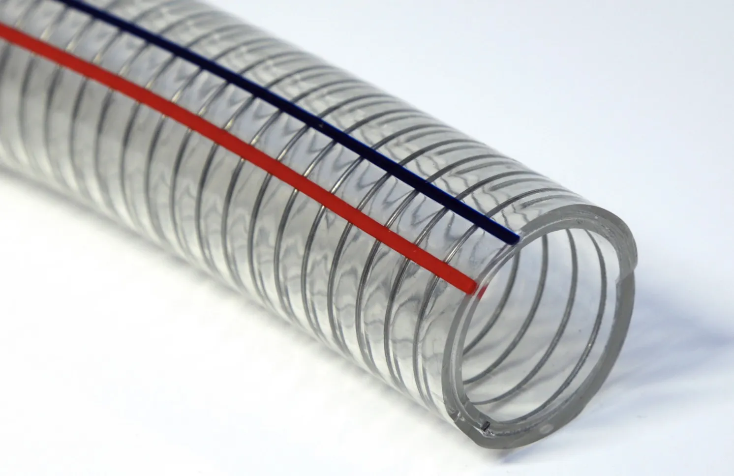 إتقان القوة والمرونة: الهندسة وراء خرطوم PVC المقوى بسلك فولاذي