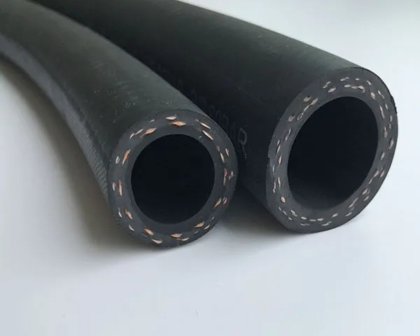ما هو خرطوم الماء المطاطي؟